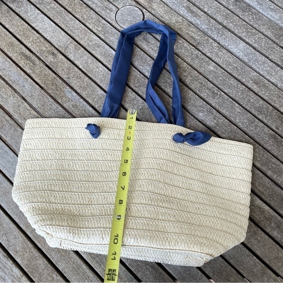 Neiman Marcus Straw Tote Bag NAVY Fabric Straps Natural Beige Rattan  Beach - Picture 9 of 10